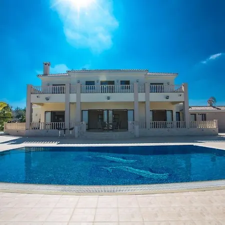 ヴィラ Deluxe, Fabulous And Luxurious 7bdr Villa, Close To Fig Tree Bay プロタラス