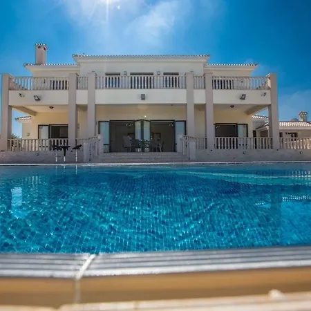 Deluxe, Fabulous And Luxurious 7bdr Villa, Close To Fig Tree Bay *