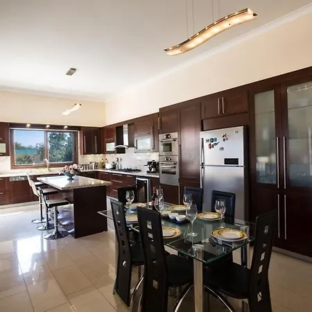 Deluxe, Fabulous And Luxurious 7bdr Villa, Close To Fig Tree Bay ヴィラ プロタラス