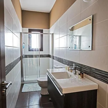 Deluxe, Fabulous And Luxurious 7bdr Villa, Close To Fig Tree Bay