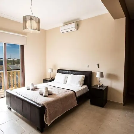 Deluxe, Fabulous And Luxurious 7bdr Villa, Close To Fig Tree Bay ヴィラ プロタラス
